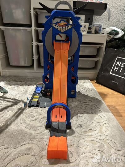 Гараж хотвилс mega garage hot wheels