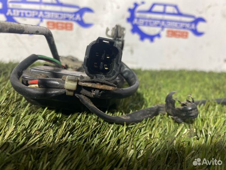 Замок двери передний правый Toyota Chaser X80 1992