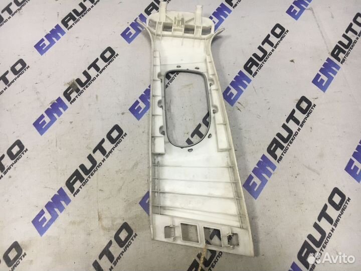 Накладка центральной стойки правая Рено Меган 2