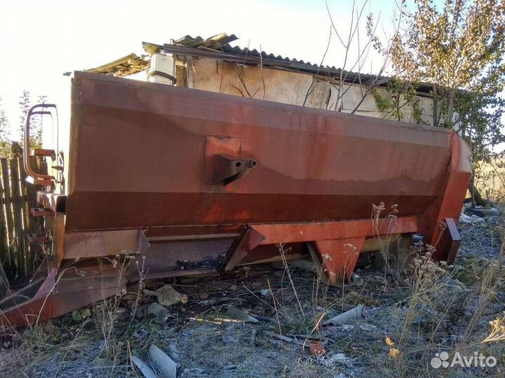 Прицепной кормосмеситель