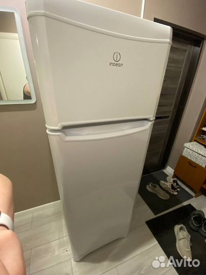 Холодильник б/у indesit