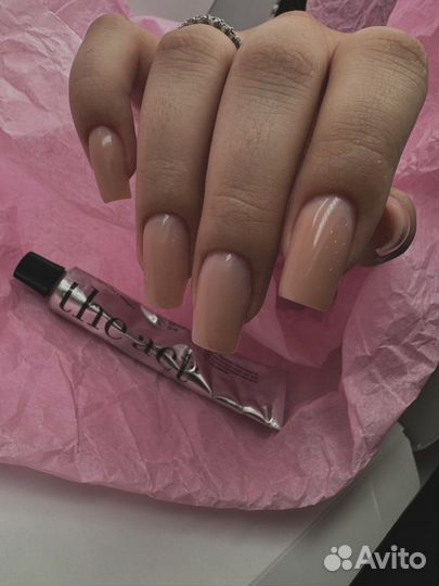 Модель на маникюр