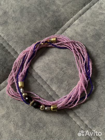 Много уникальной винтажной бижутерии