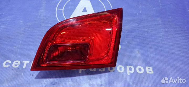 Фонарь в крышку багажника правый Opel Astra J