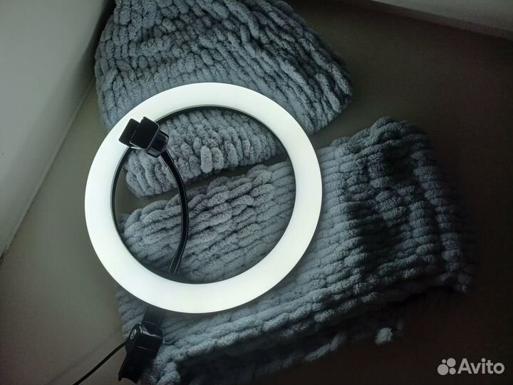 Комплект шапка и шарф-снуд вязаные