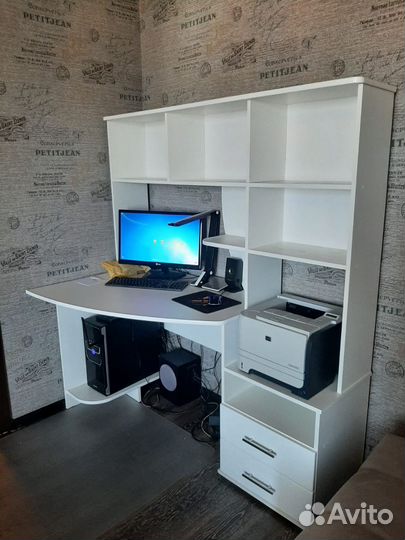 Компьютерный стол
