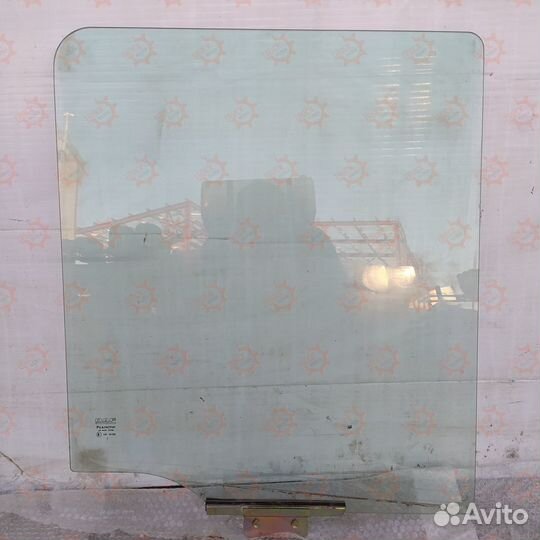 Стекло двери правое DAF 105