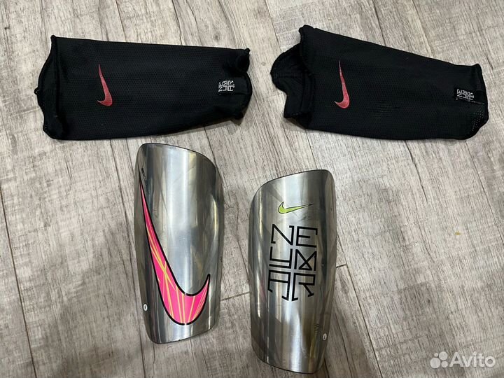 Футбольные щитки