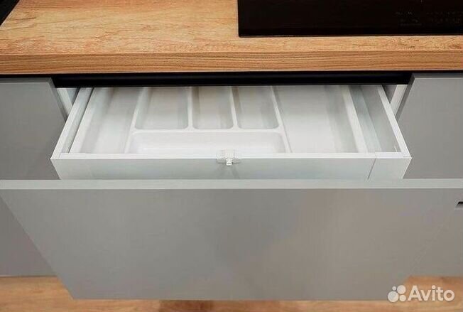 Кухня в потолок на заказ