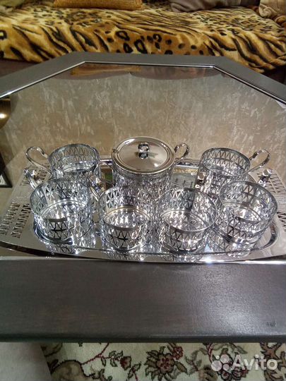 Набор:поднос, сахарница и подстаканники