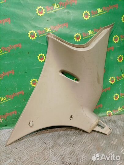 Накладка задней стойки левая Chrysler Pacifica