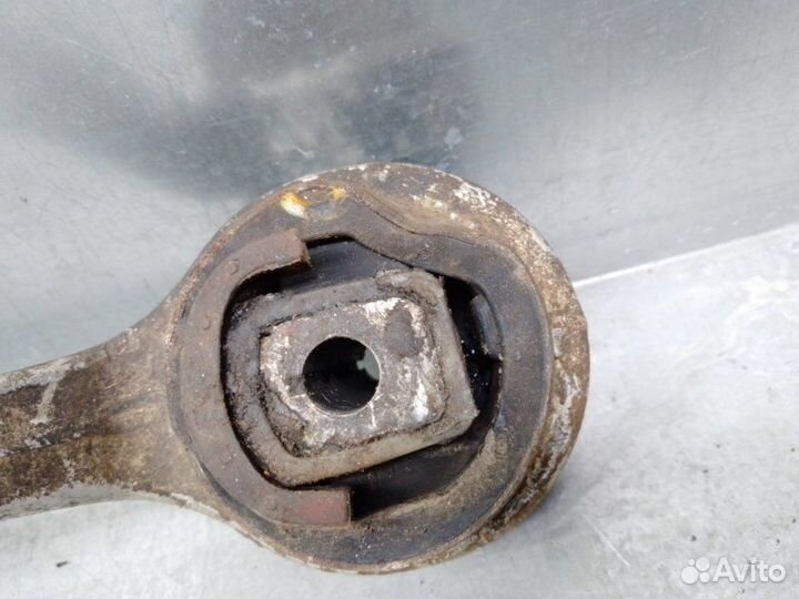 Рычаг передний нижний левый задний Volkswagen