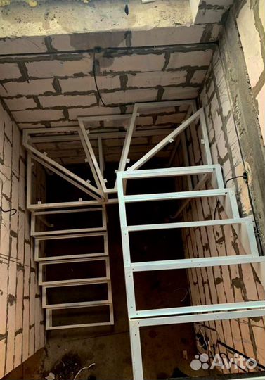 Лестница винтовая с монтажем