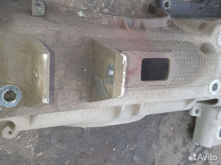 Подрамник Крайслер Вояджер 3 2.4 99 год