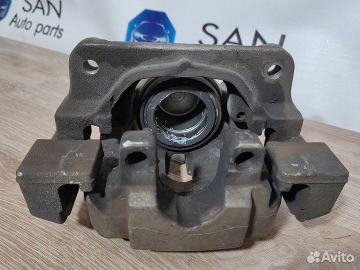 Суппорт тормозной передний левый Bmw 5 F10 N52B25