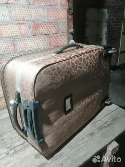 Чемодан на колесах