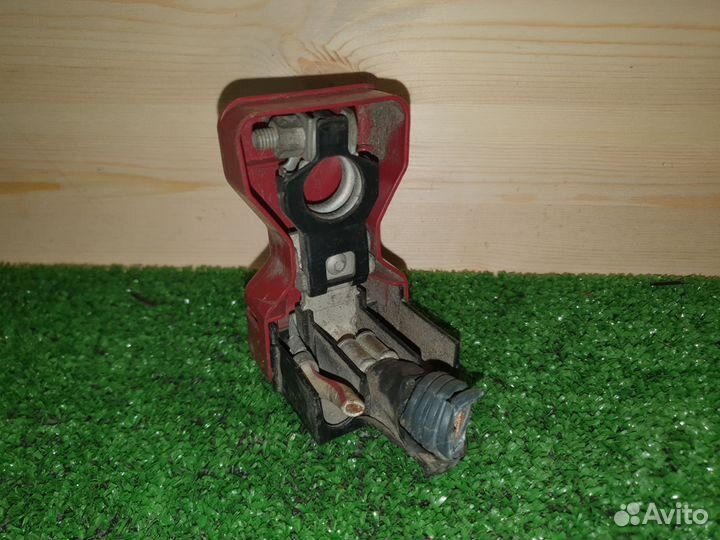 Клемма аккумулятора Nissan Tino V10