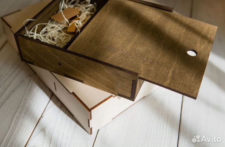 Подарoчнaя коpoбка из деревa