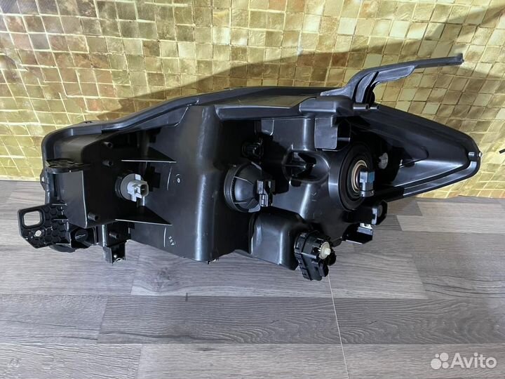 Фара правая на Suzuki SX4 II 16-22 галоген новая