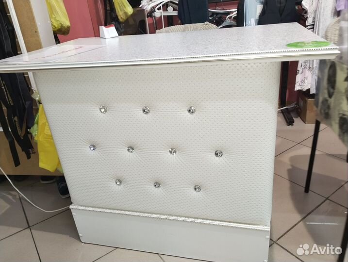 Стол ресепшен