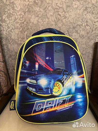 Портфель (рюкзак) школьный