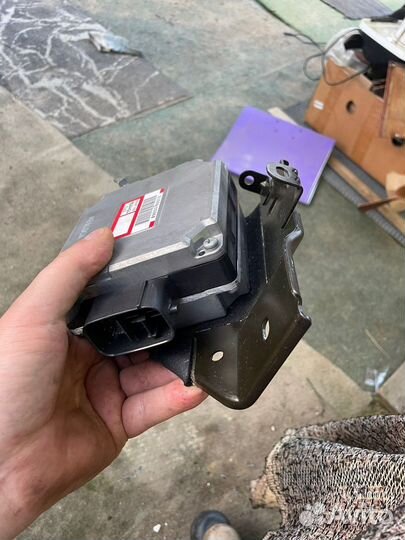 Блок управления рулевой рейкой Toyota 89650-48010