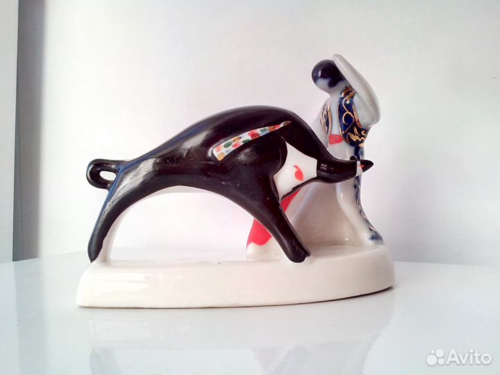 Ласка горностай пролетарий фарфор Коррида