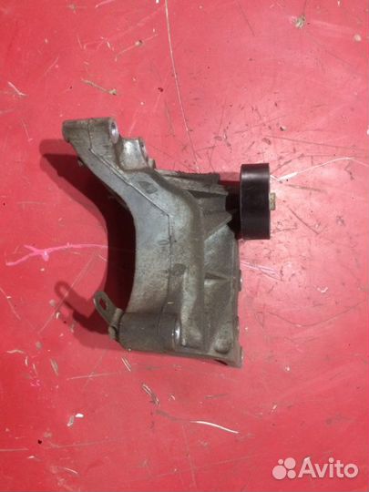 Кронштейн компрессора кондиционера Mitsubishi