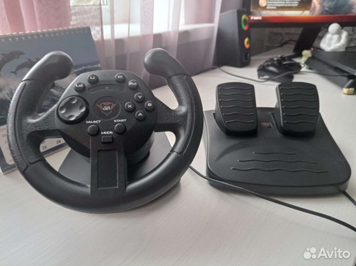 Игровой руль с педалями для пк trust GST 570