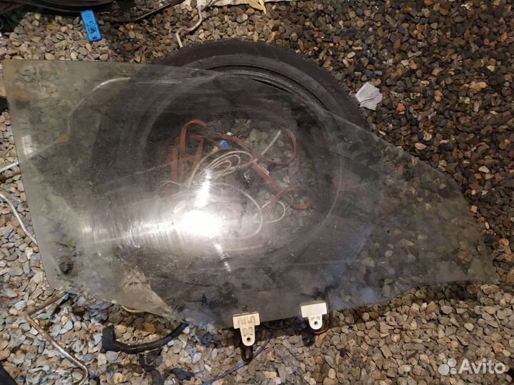 Стекла дверей Nissan Sunny fb15