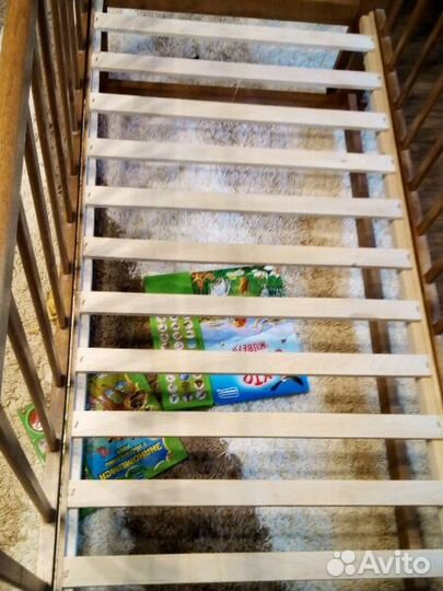 Продам кроватку детскую маятник