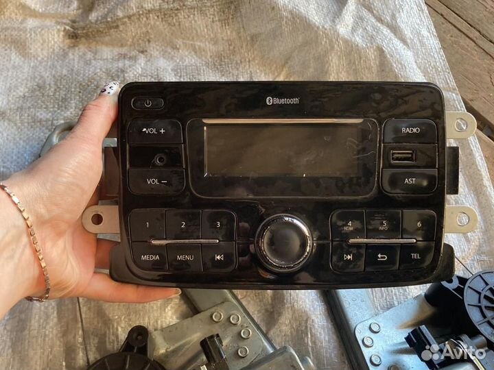 Штатная магнитола Renault