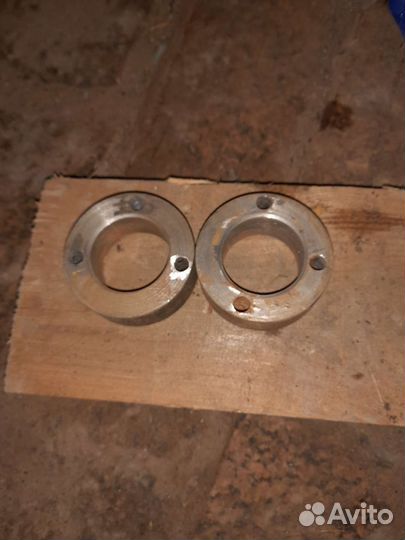 Проставки на Ниву или классику передние