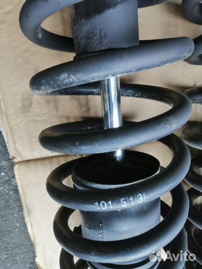 Задние стойки в сборе бмв Е38 задние амортизаторы