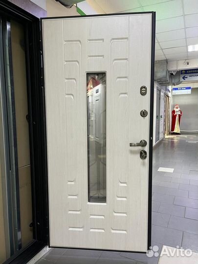 Дверь входная в частный дом