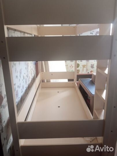 Двухъярусная кровать