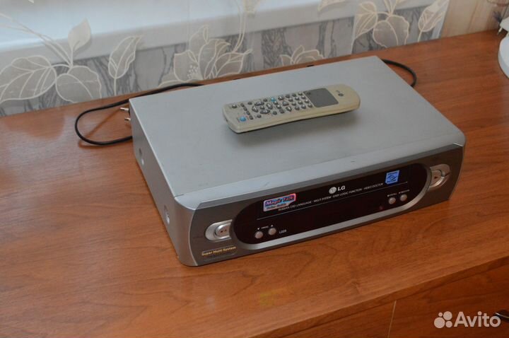 Видеомагнитофон (видеоплеер) LG-L225