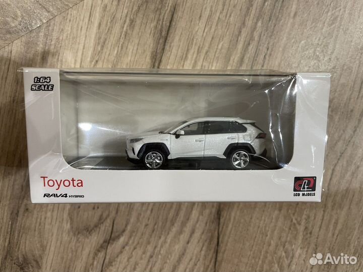 Toyota RAV 4 1:64 LCD Models коллекционная модель