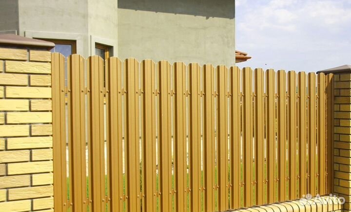 Заборы из евроштакетника под ключ новые