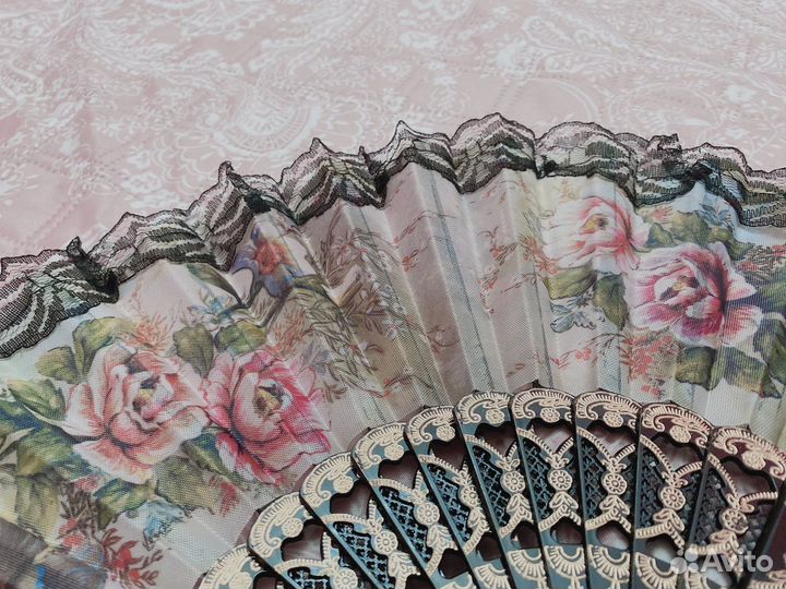 Веер в винтажном стиле