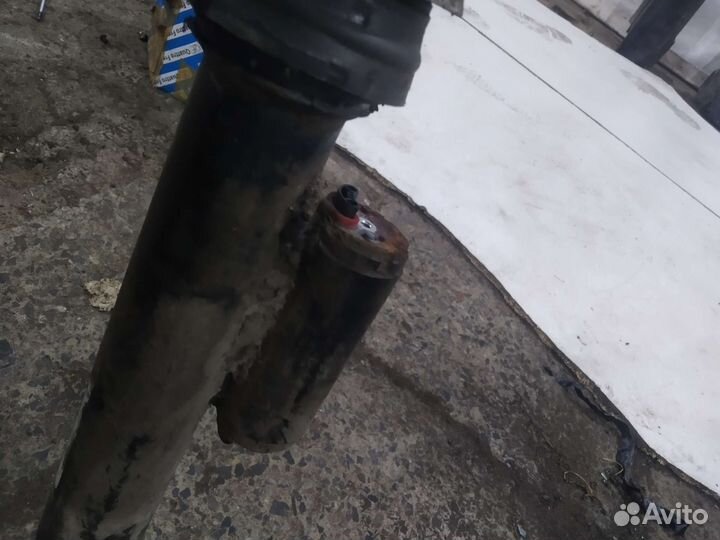 Задний амортизатор Mercedes W221