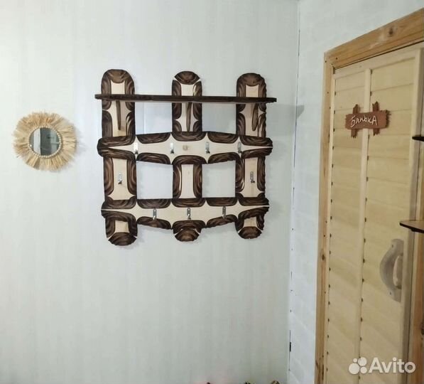 Вешалка с полкой