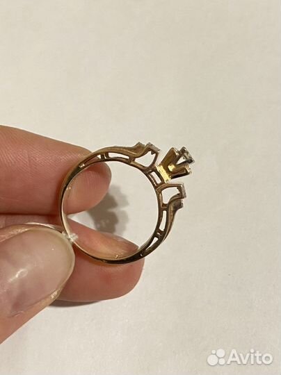 Золотое кольцо с бриллиантами