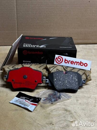 Колодки тормозные передние Brembo P06093