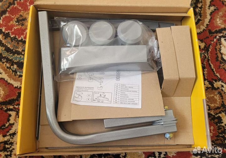 Настенная подставка для телевизора