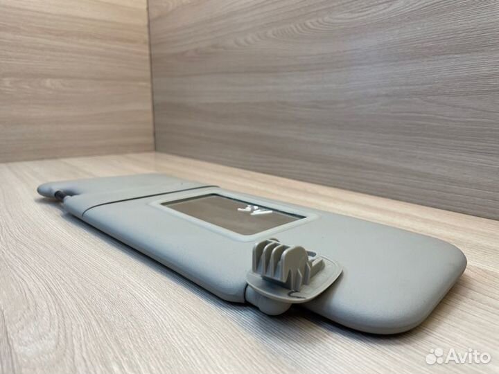 Козырек солнцезащитный левый Renault Sandero