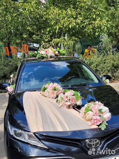 Свадебное украшение на автомобиль