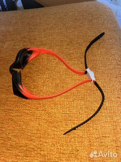 Очки и шапочка для плавания