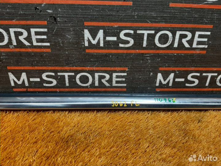 Молдинг стекла внешний передний левый