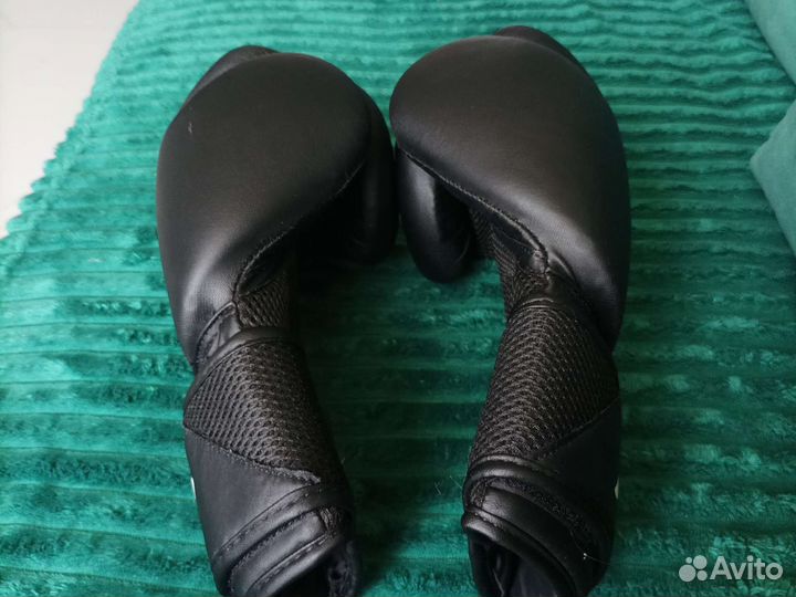 Боксерские перчатки